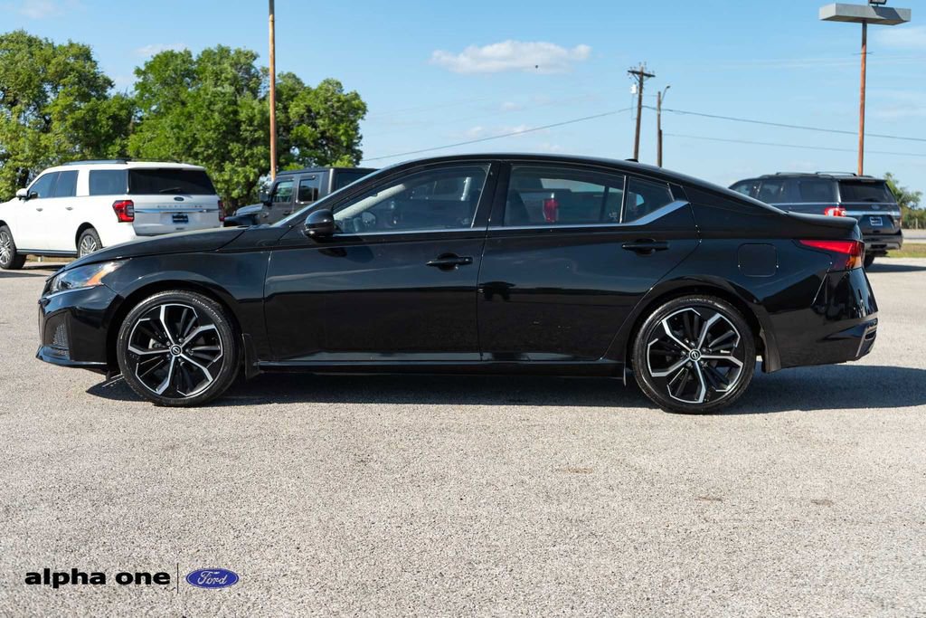 Used 2024 Nissan Altima 2.5 SR w/ SR Premium Package image 10