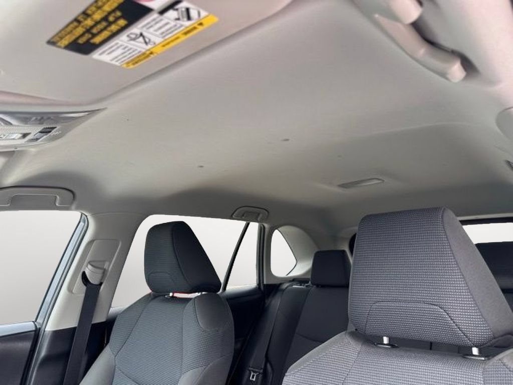 Used 2022 Toyota RAV4 LE w/ Carpet Mat Package (TMS) AWD/4WD image 22