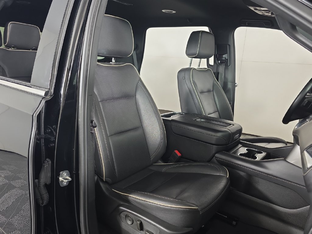 Used 2024 Chevrolet Tahoe Premier AWD/4WD image 31
