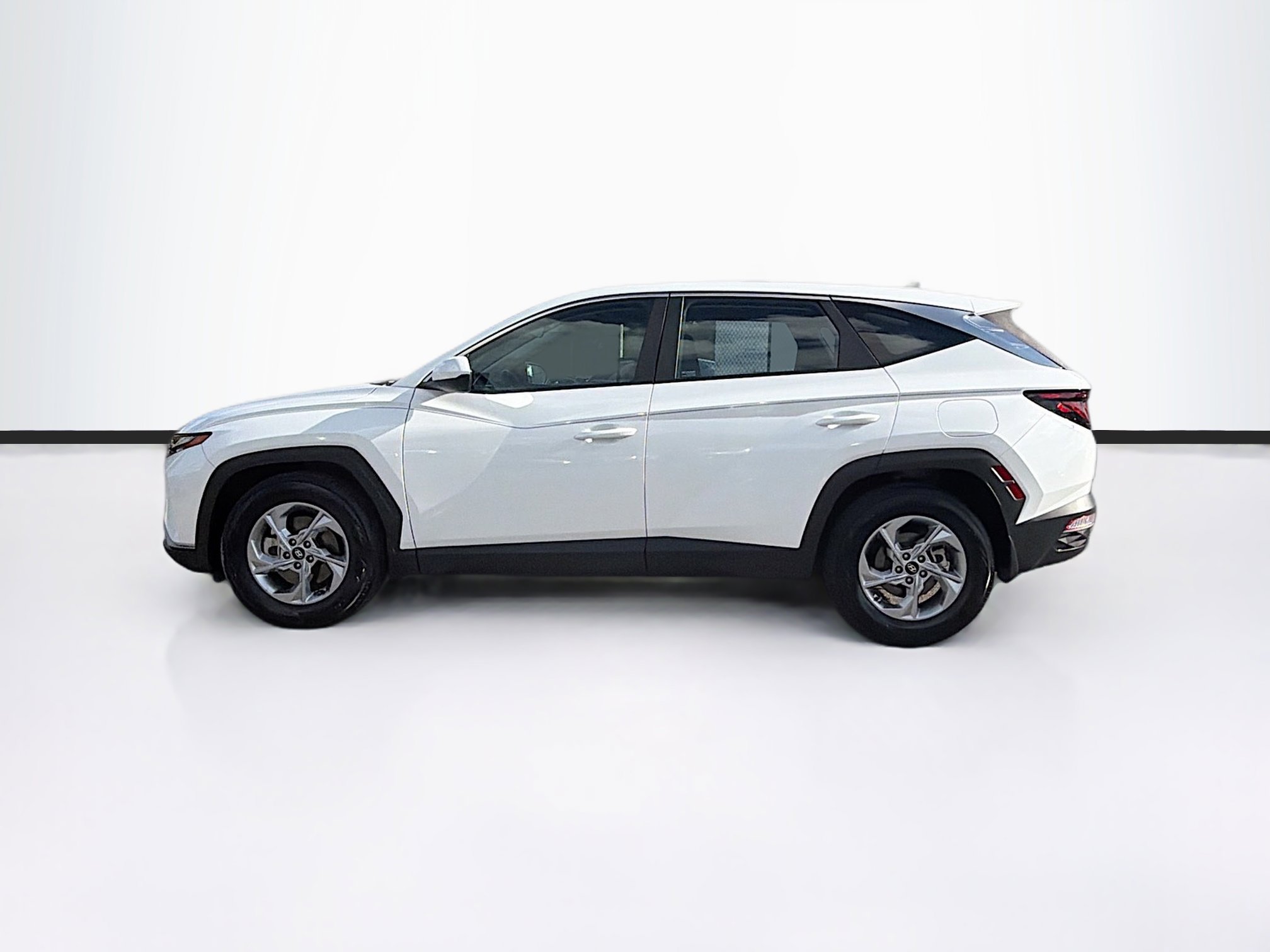 Used 2023 Hyundai Tucson SE image 6