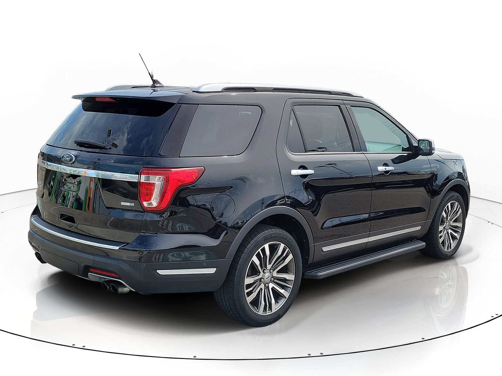 Used 2018 Ford Explorer Platinum AWD/4WD image 3