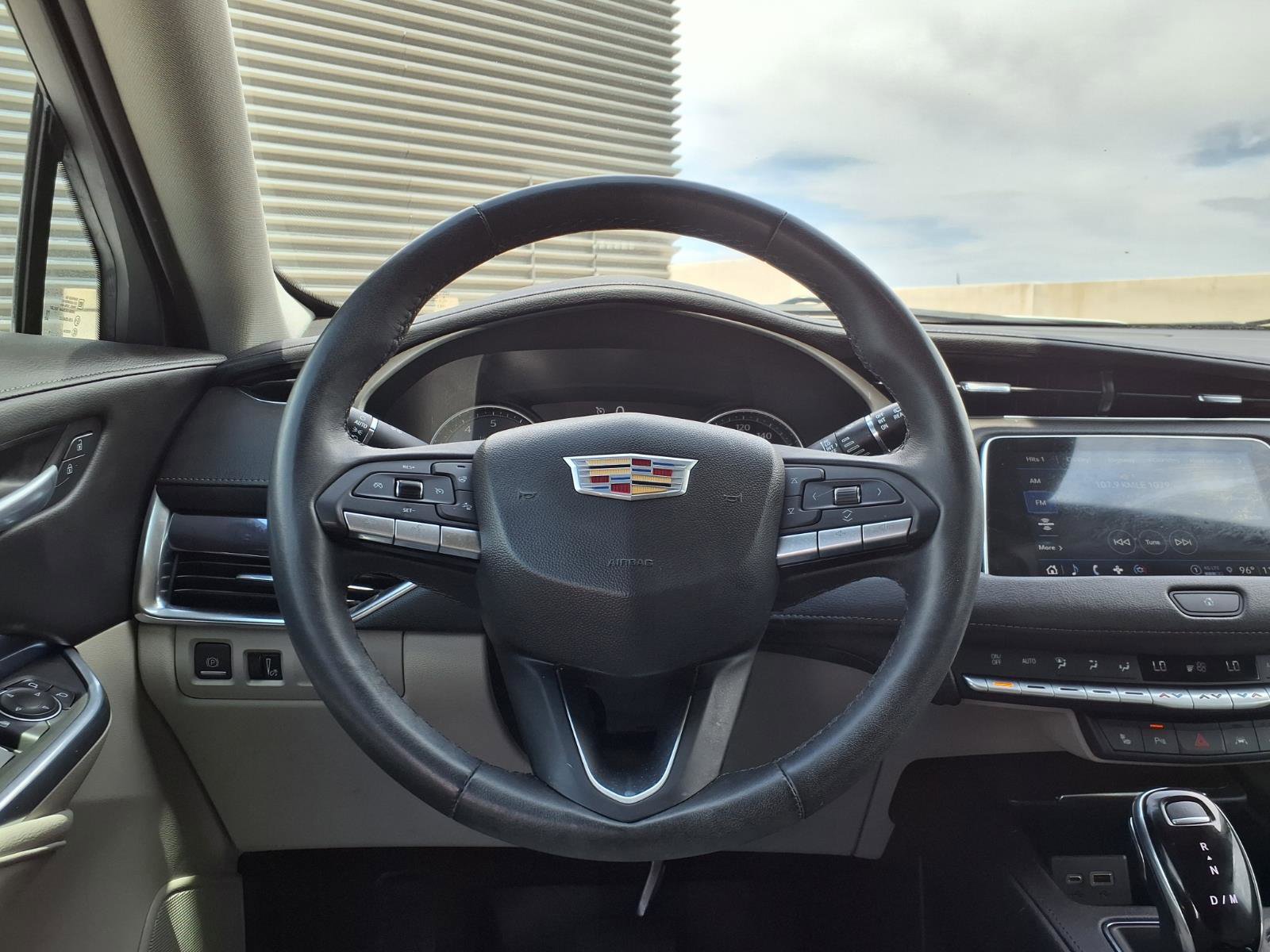 Used 2023 Cadillac XT4 Luxury w/ Cold Weather Package FWD image 19