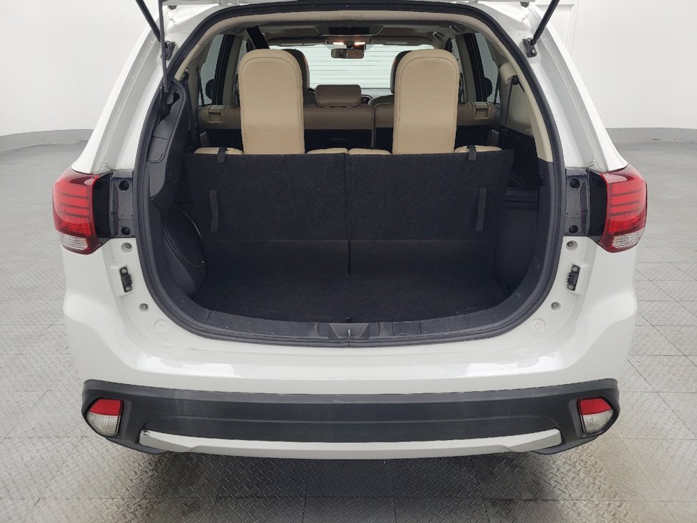 Used 2016 Mitsubishi Outlander SEL image 29