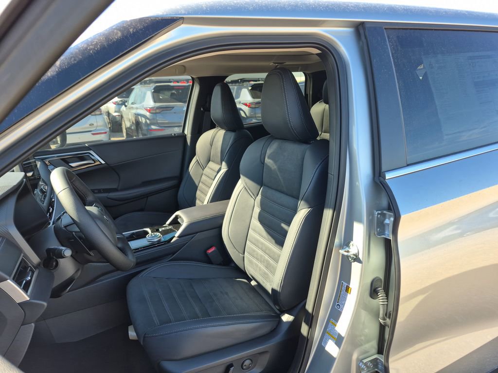 New 2026 Mitsubishi Outlander SE image 10