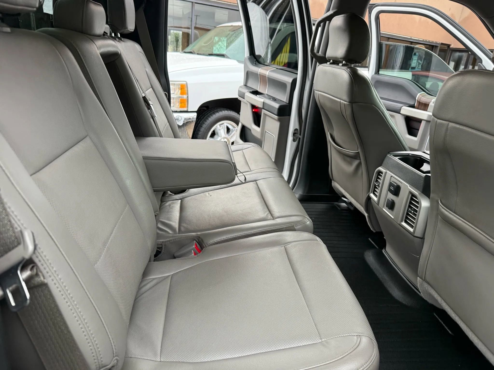 Used 2015 Ford F150 Lariat image 27