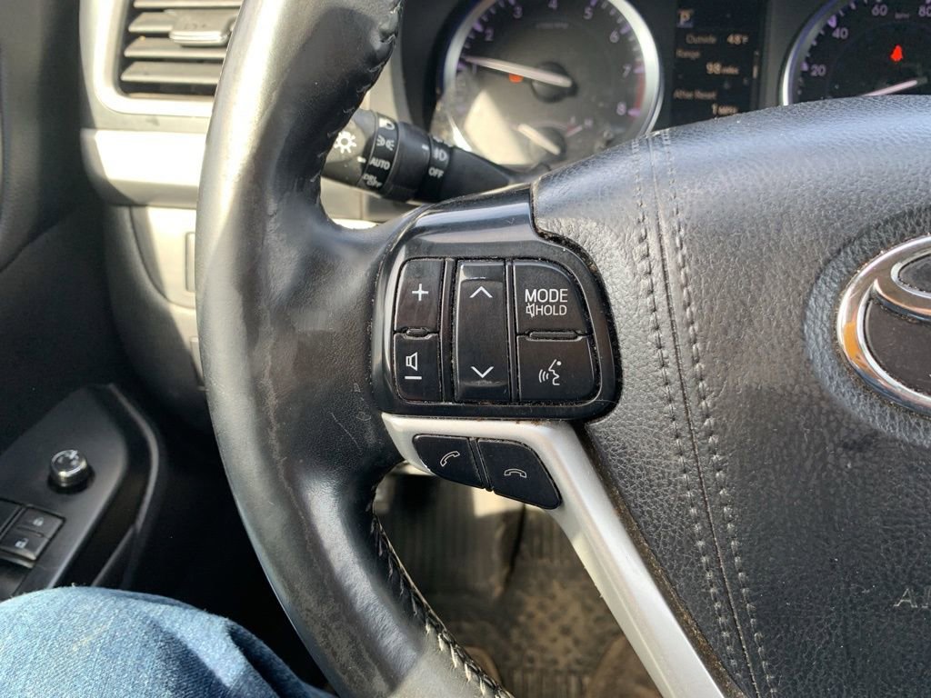 Used 2018 Toyota Highlander XLE image 16