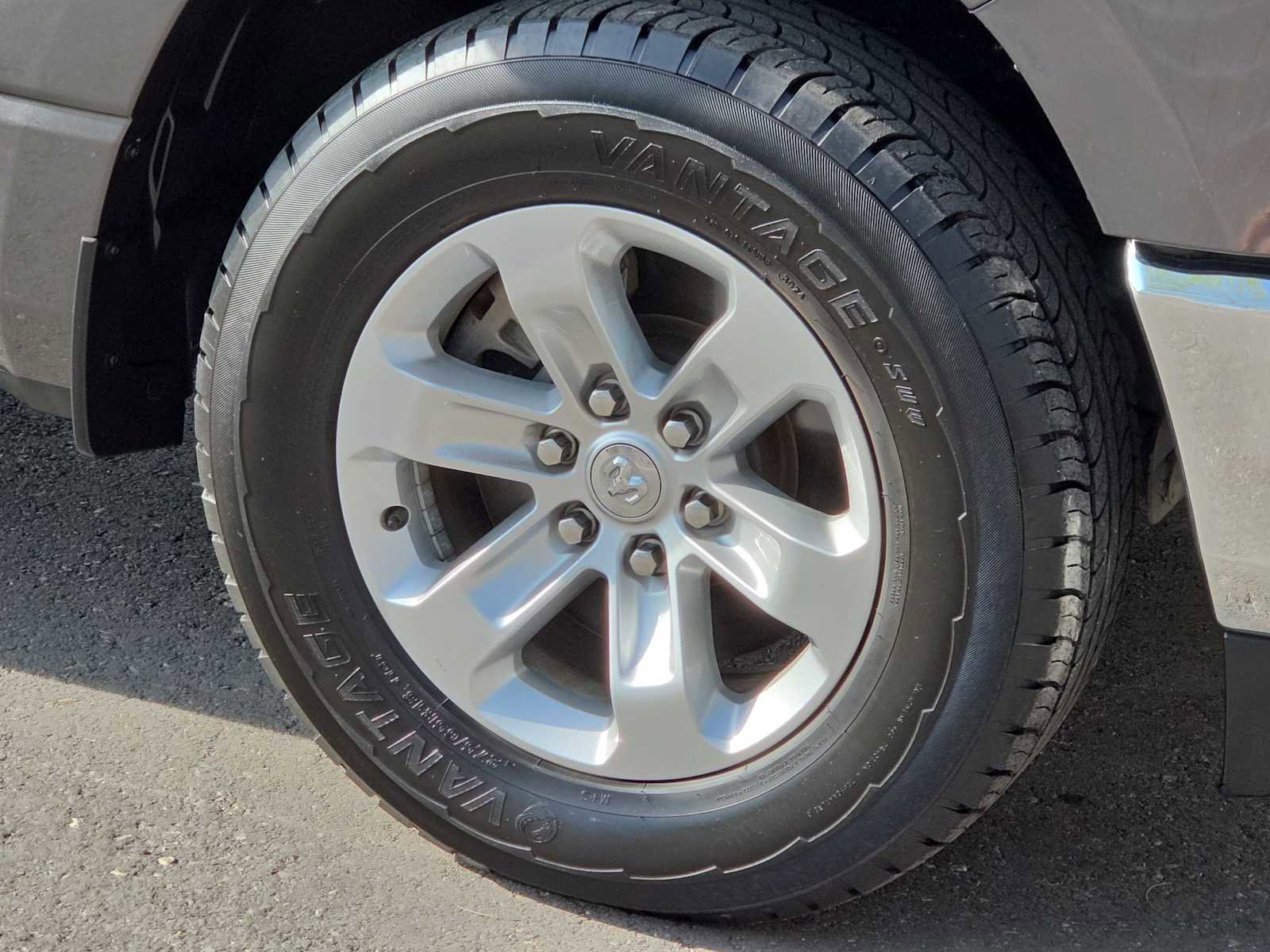 Used 2024 RAM 1500 Laramie RWD image 12