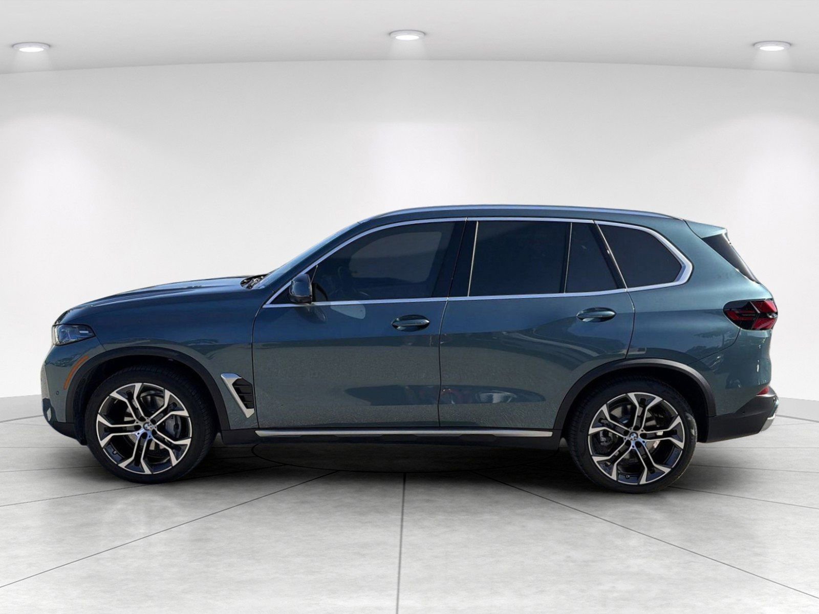 Certified 2024 BMW X5 sDrive40i w/ Premium Package RWD image 8