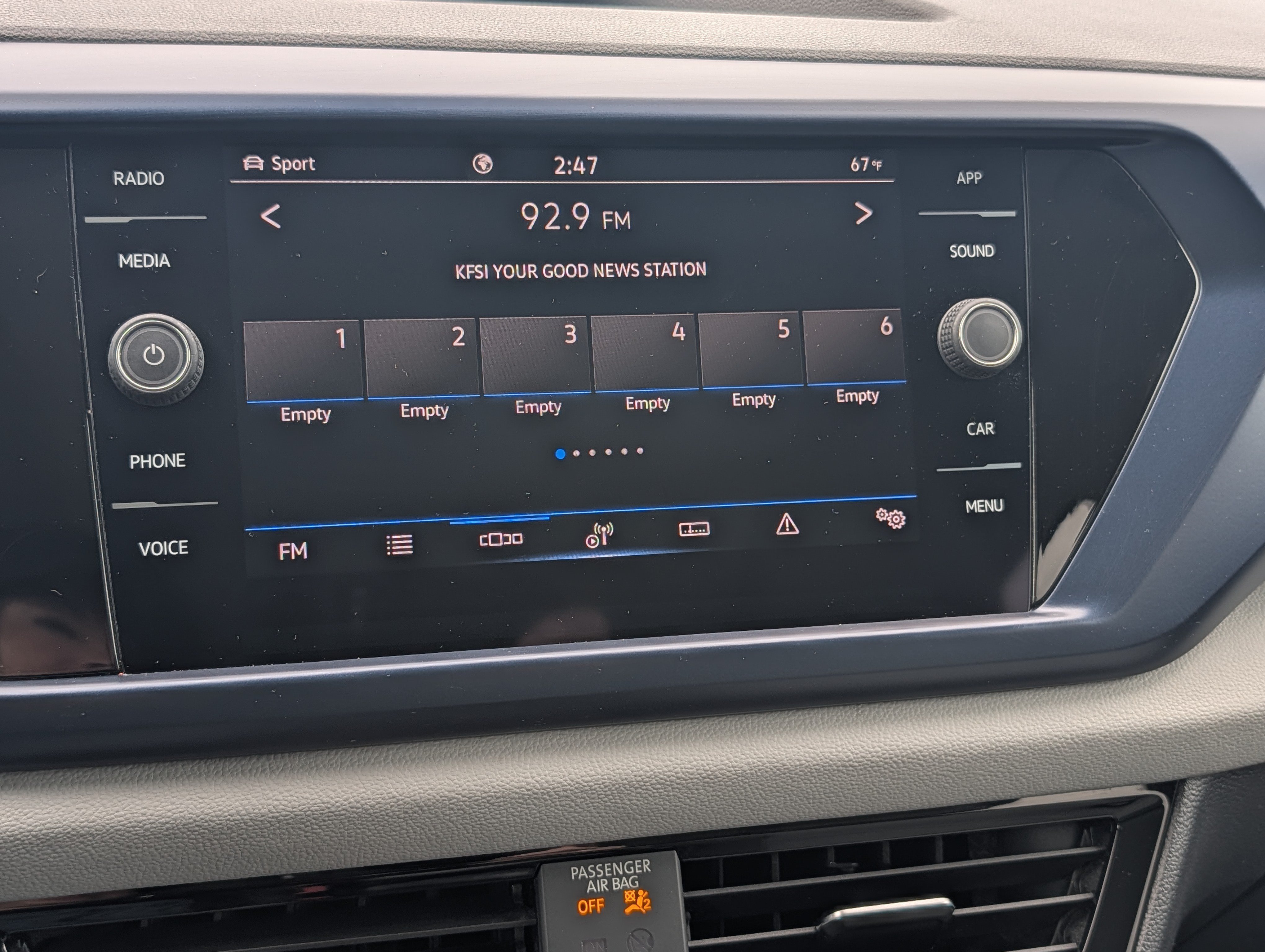 Certified 2023 Volkswagen Taos SE w/ Panoramic Sunroof Package AWD/4WD image 29