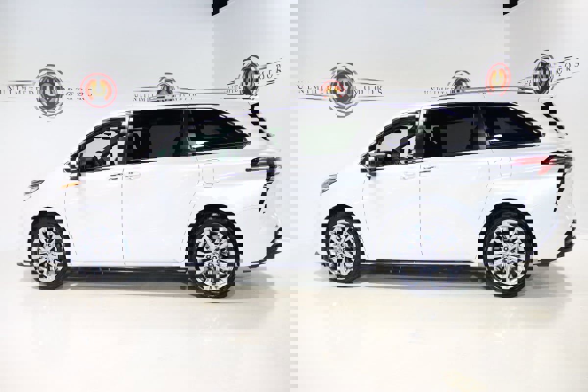 Used 2022 Toyota Sienna Platinum image 30