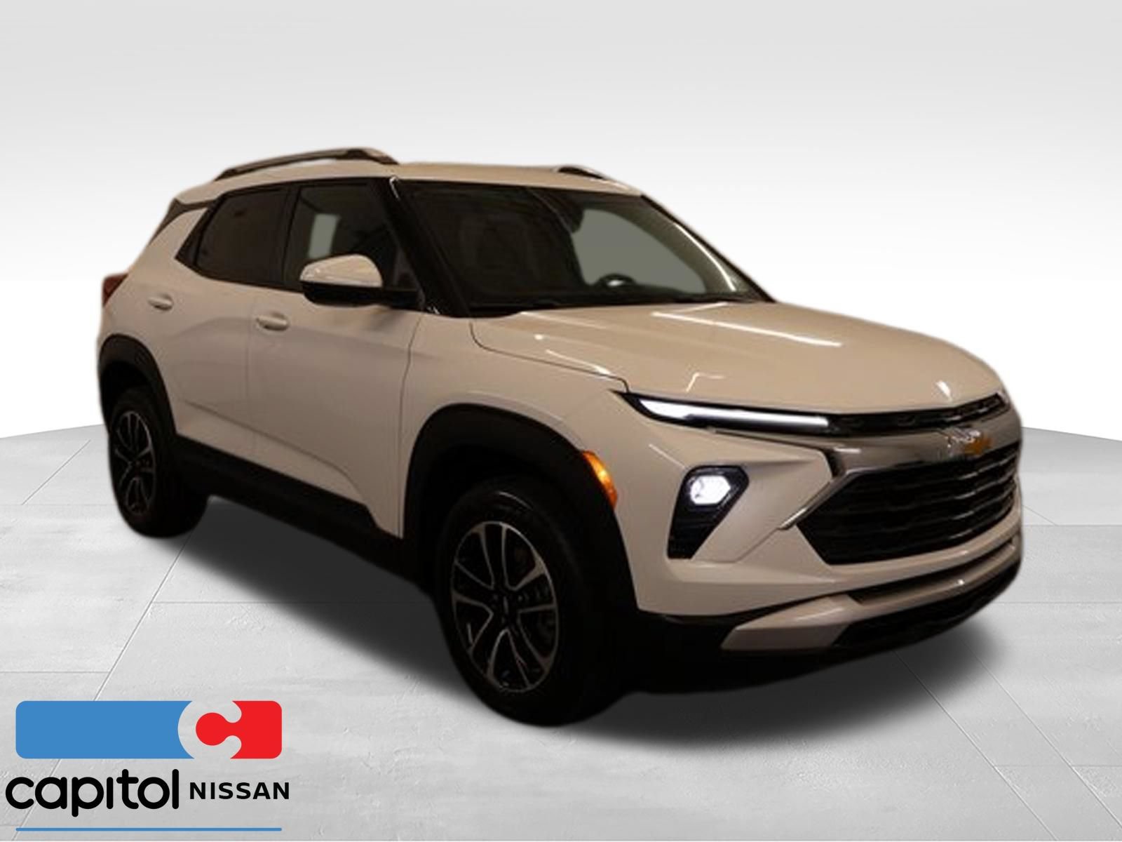 Used 2025 Chevrolet TrailBlazer LT AWD/4WD image 1