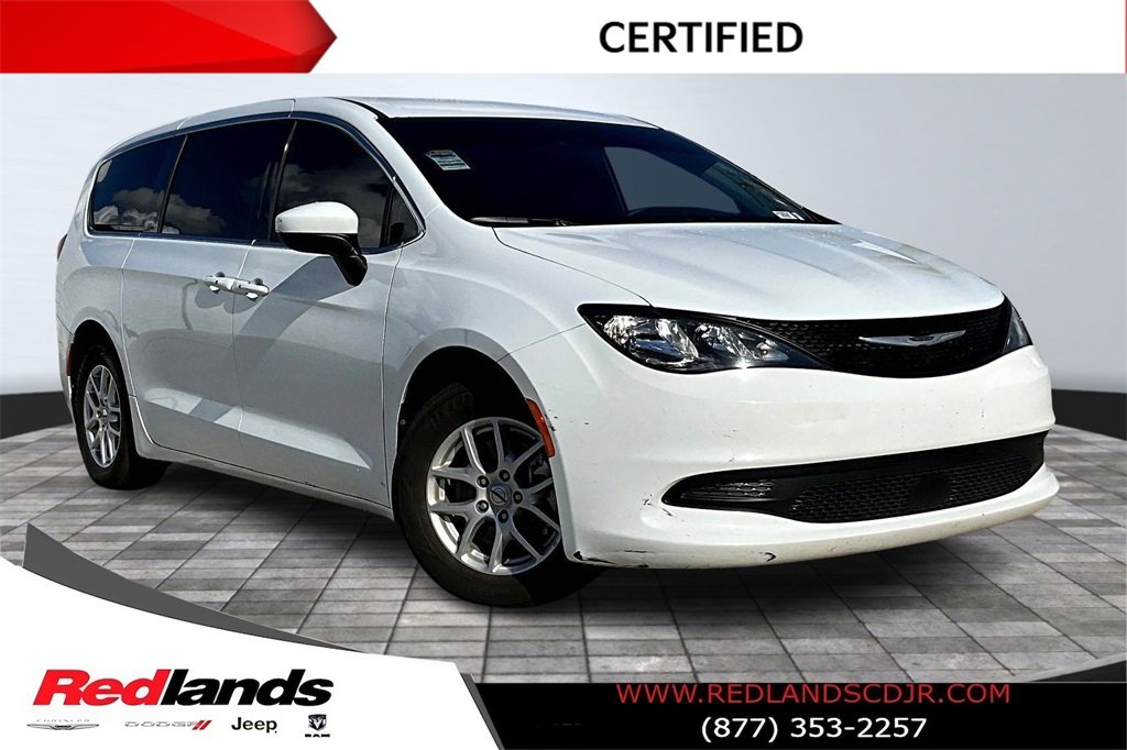 Certified 2023 Chrysler Voyager LX image 1