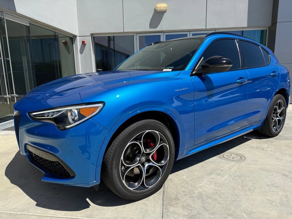Used 2023 Alfa Romeo Stelvio Veloce AWD/4WD image 5