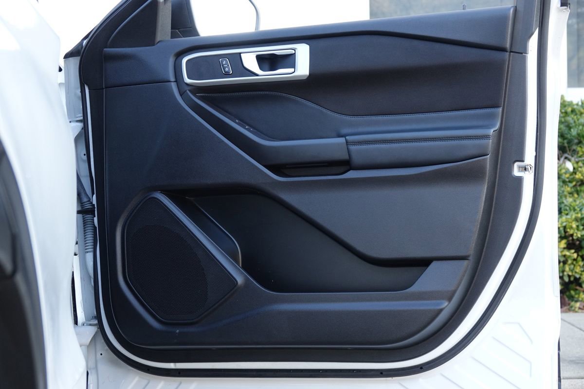 Used 2020 Ford Explorer XLT image 38