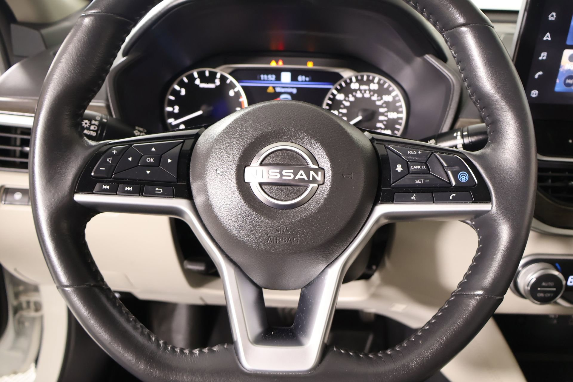 Used 2023 Nissan Altima 2.5 SL FWD image 3