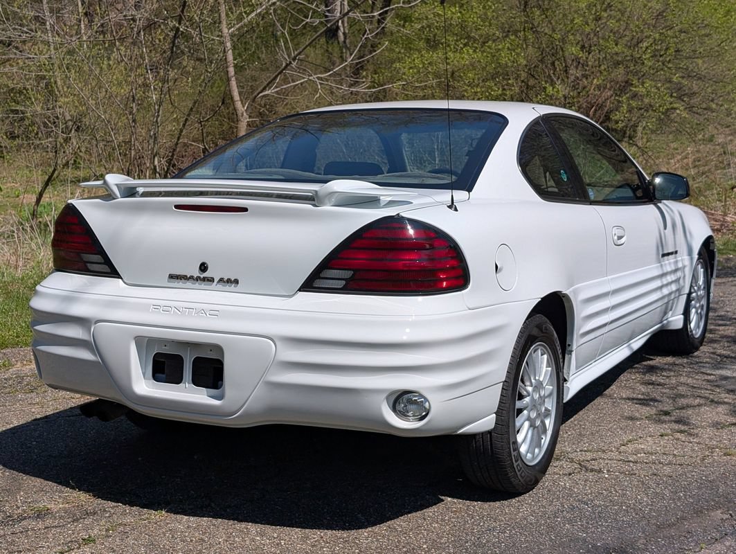 Used 2001 Pontiac Grand Am SE w/ Solid Value Appearance Pkg FWD image 17