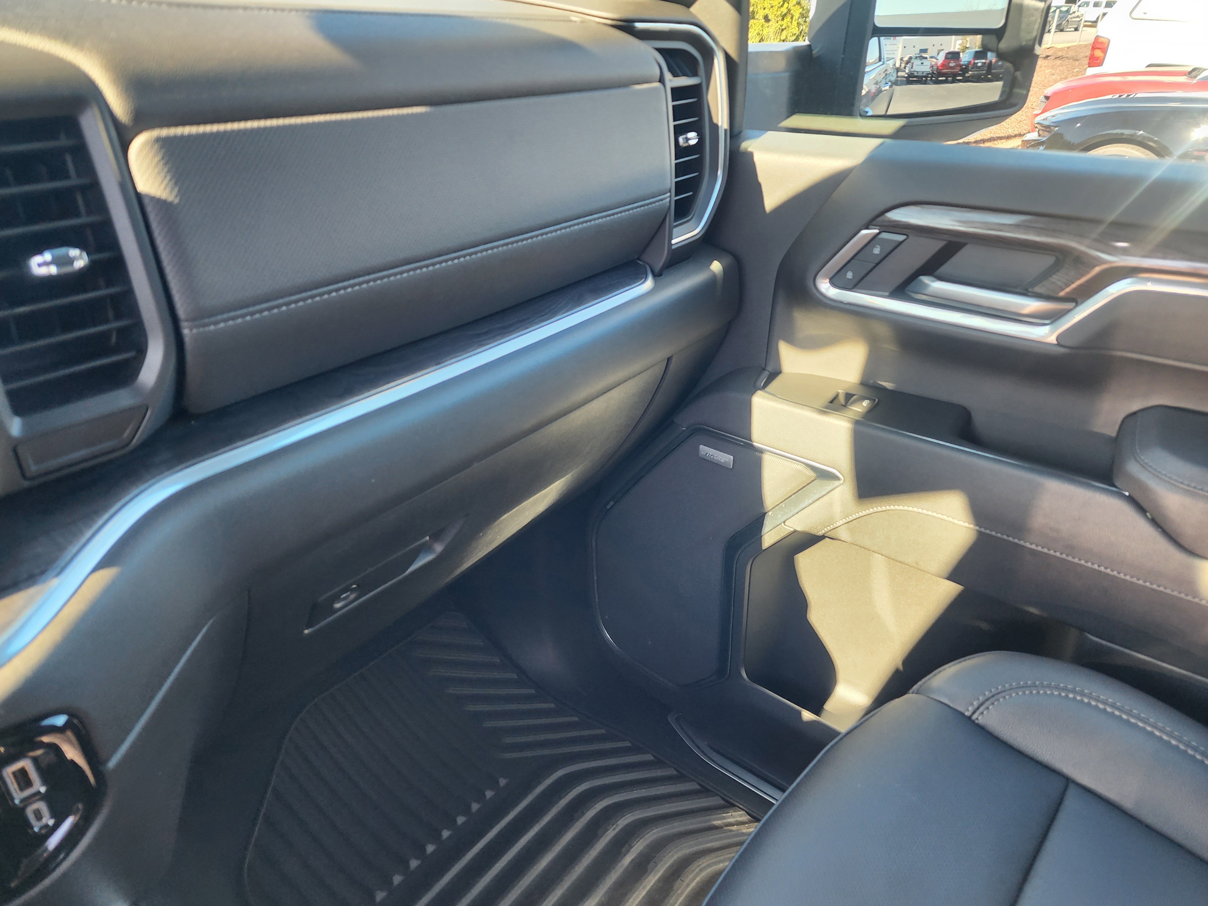 Used 2025 Chevrolet Silverado 2500 LTZ w/ LTZ Convenience Package image 29