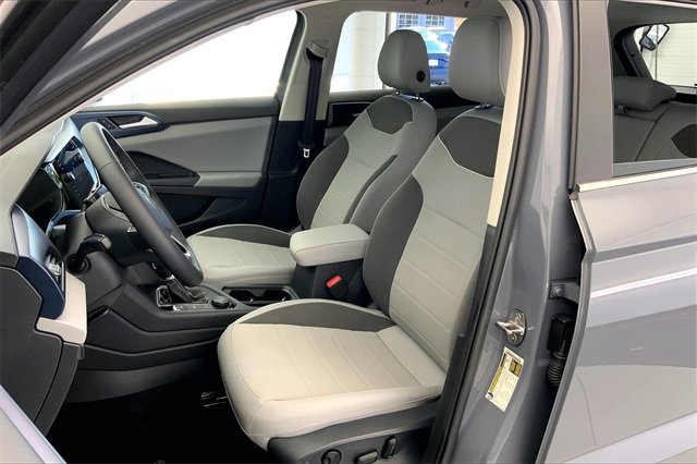 Certified 2023 Volkswagen Taos SE w/ Panoramic Sunroof Package image 25