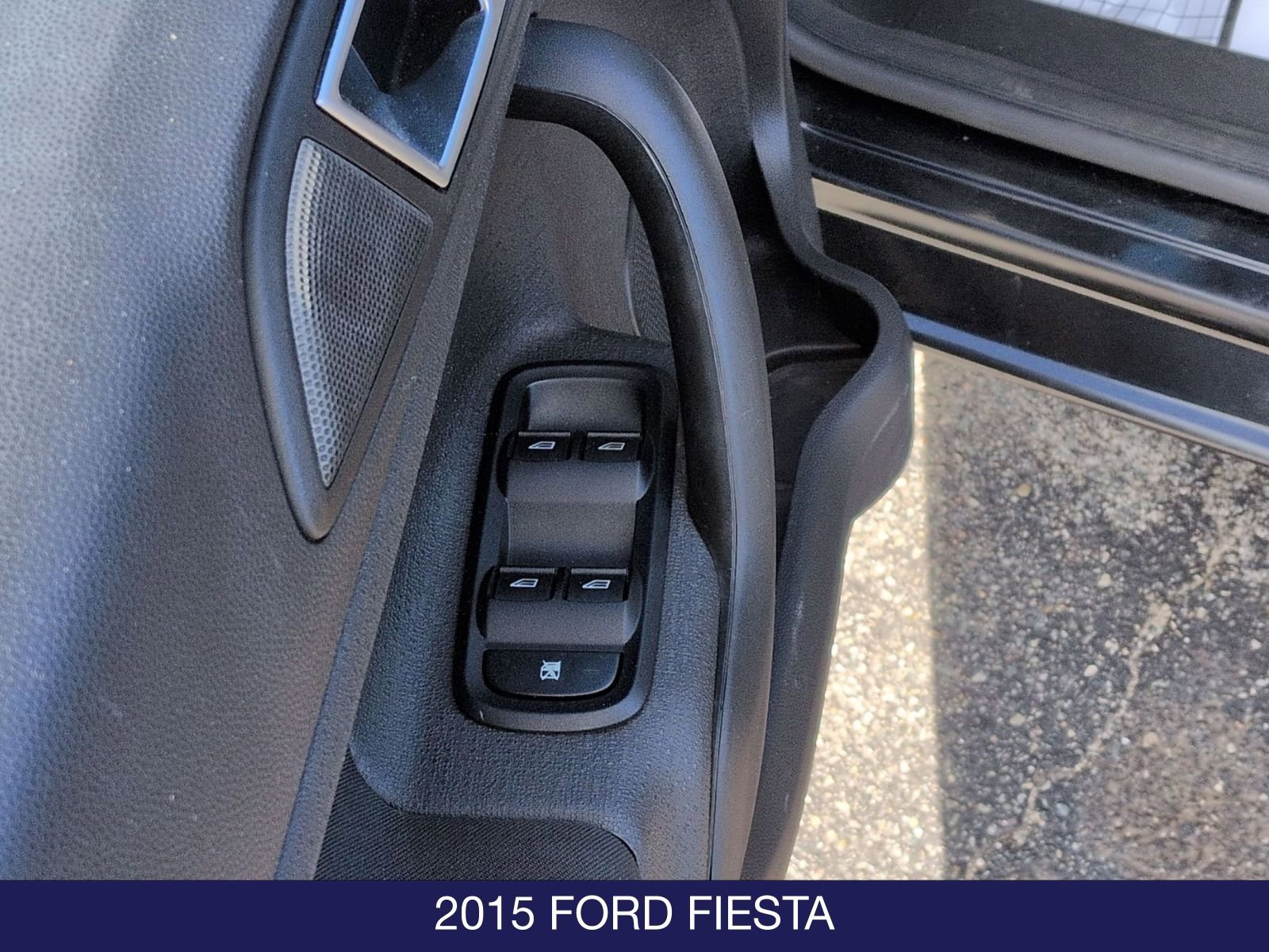 Used 2015 Ford Fiesta SE image 9