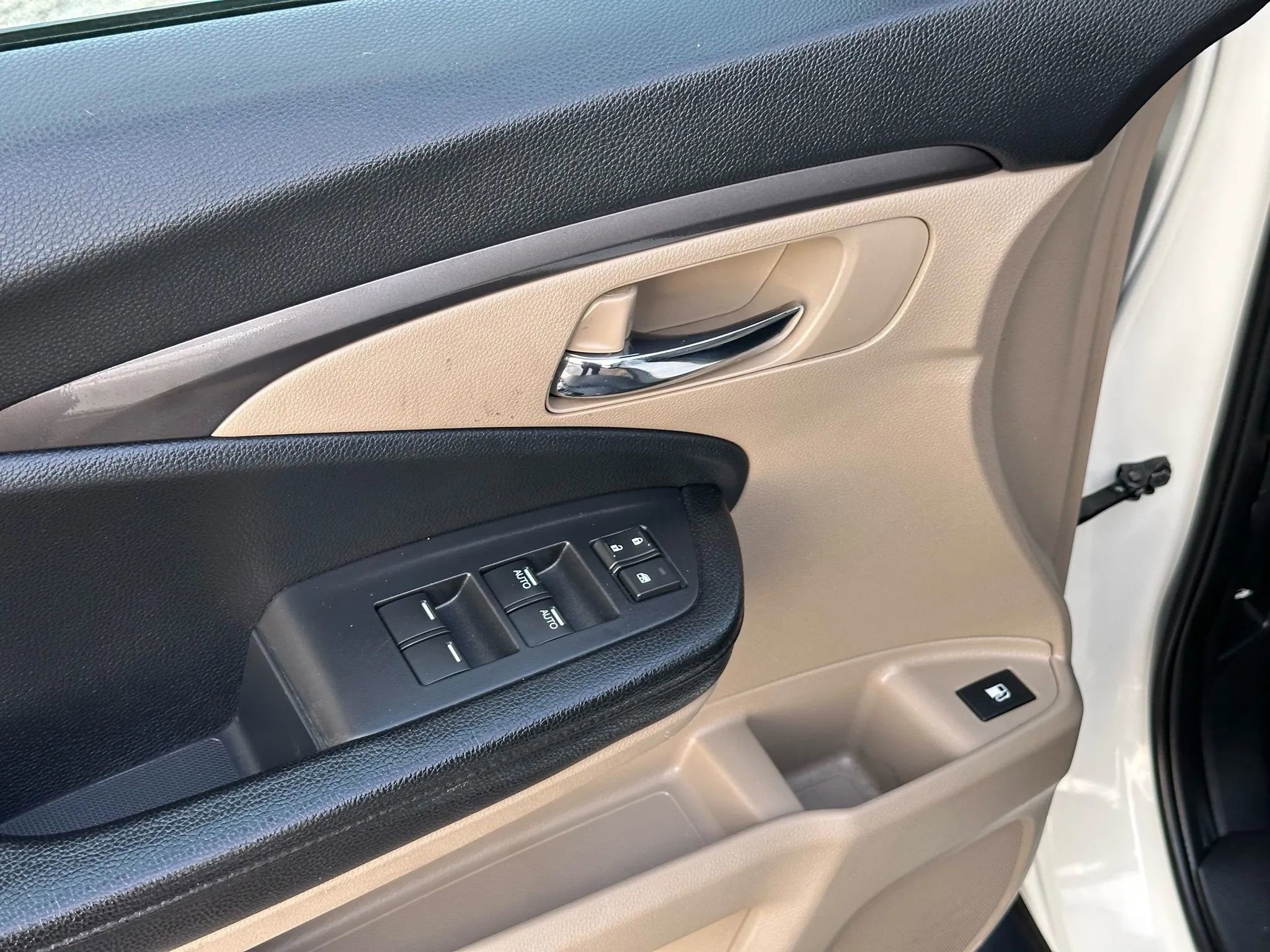 Used 2016 Honda Pilot LX image 12