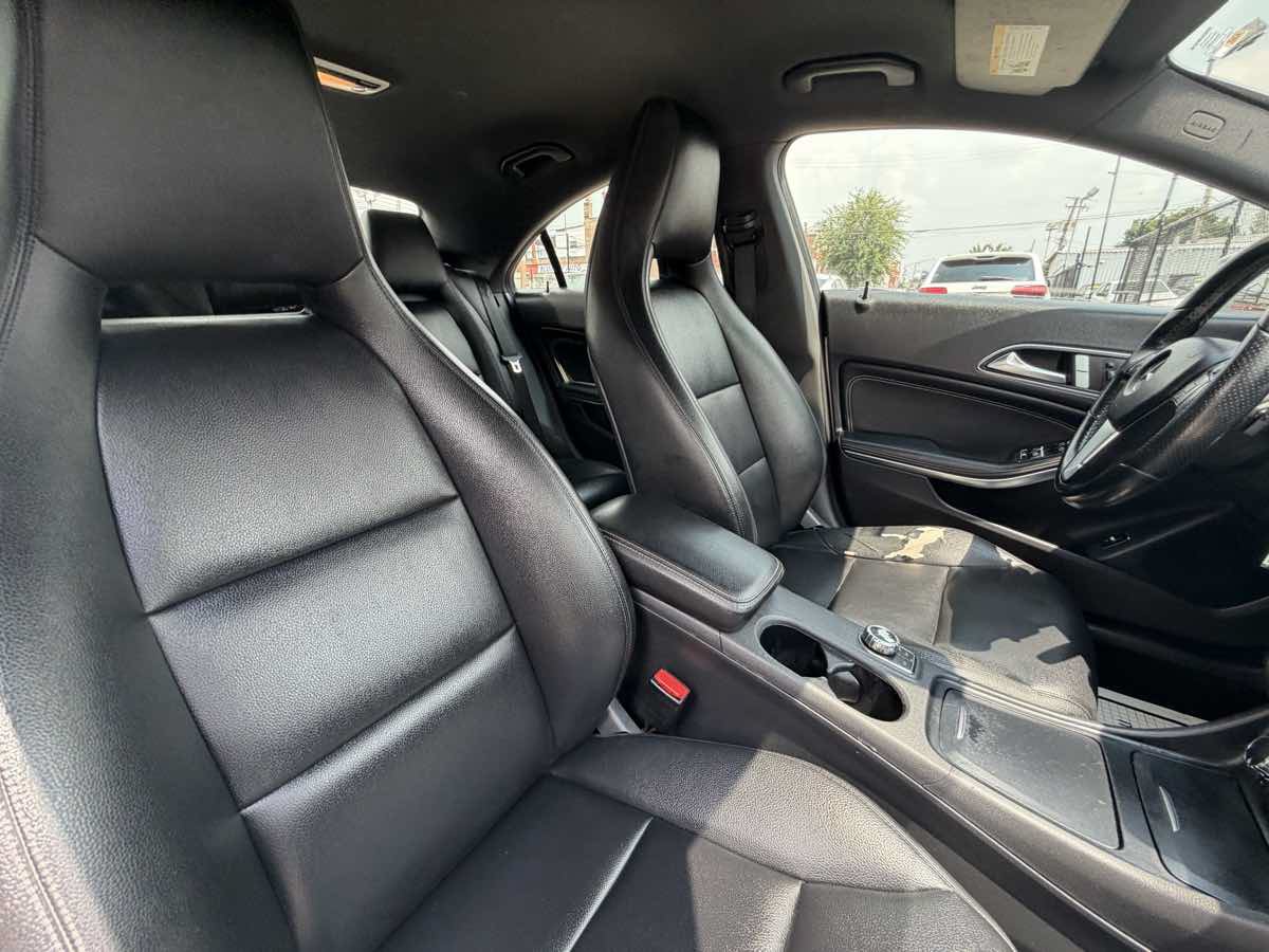 Used 2014 Mercedes-Benz CLA 250 image 24