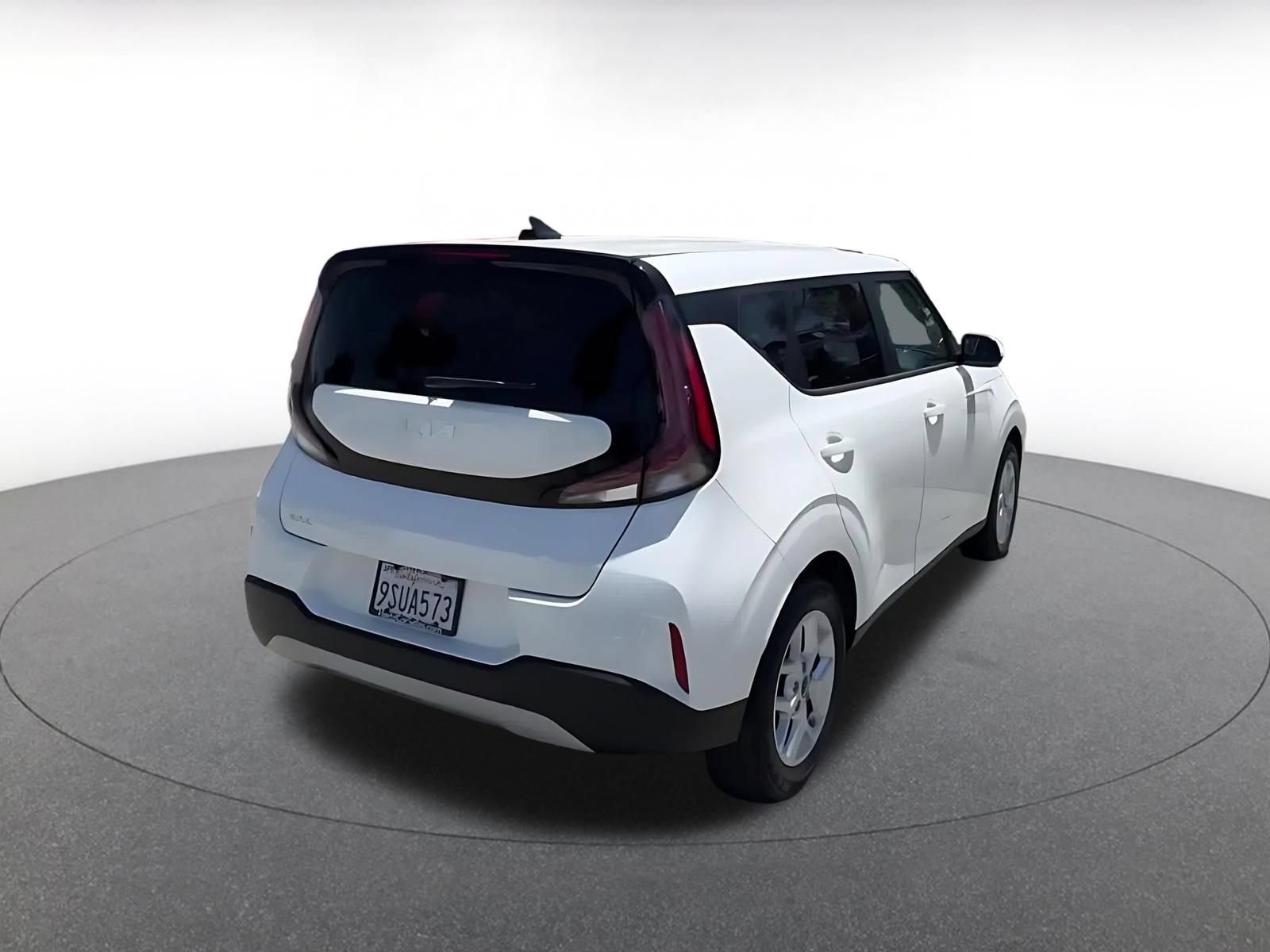 Used 2025 Kia Soul LX w/ LX Technology Package FWD image 14