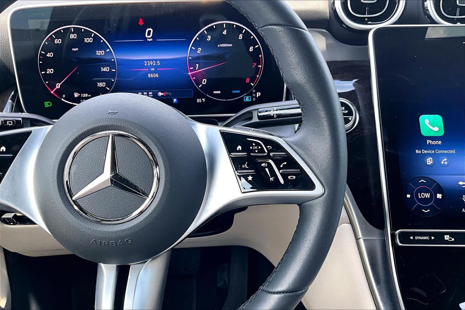 Used 2025 Mercedes-Benz GLC 300 4MATIC image 25
