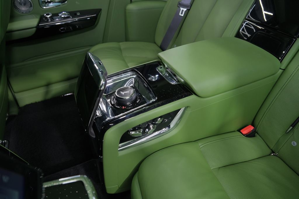 Used 2023 Rolls-Royce Phantom Sedan w/ The Phantom Package RWD image 44