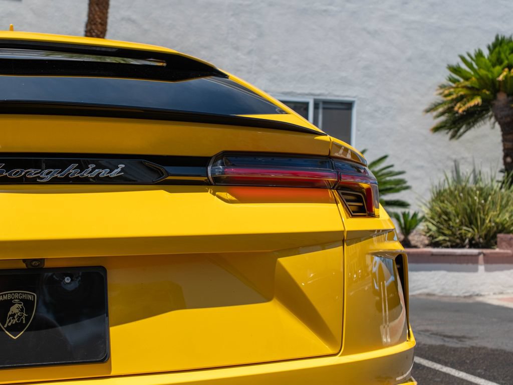 Used 2021 Lamborghini Urus AWD/4WD image 40