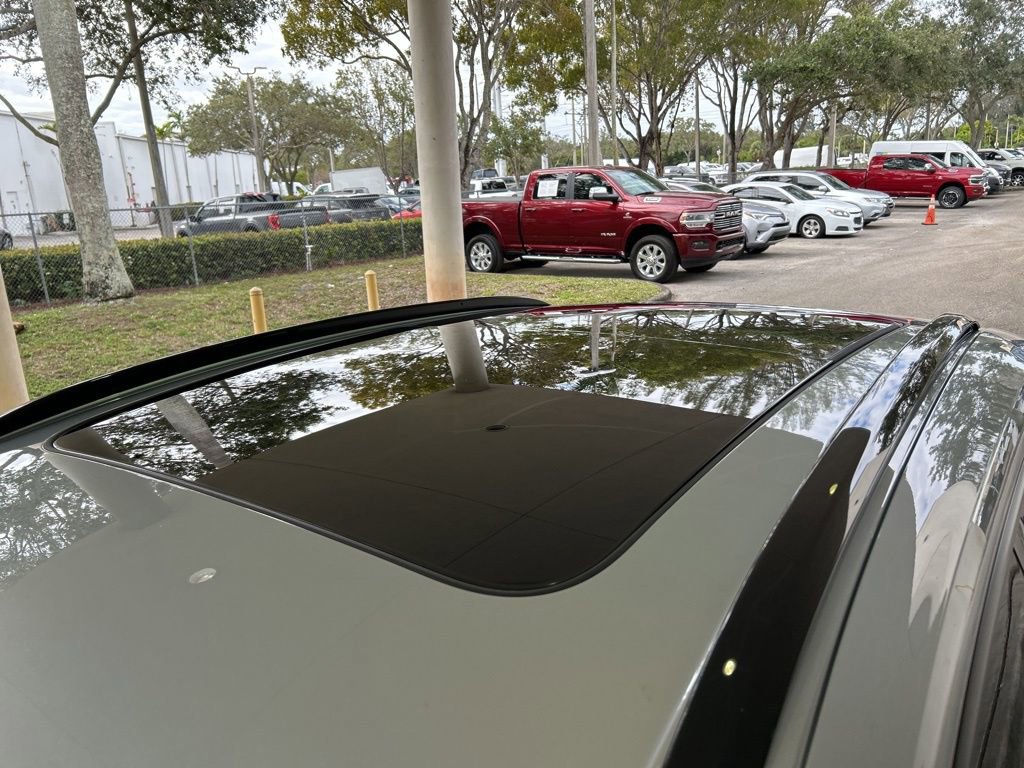 Used 2025 Porsche Macan Electric image 18