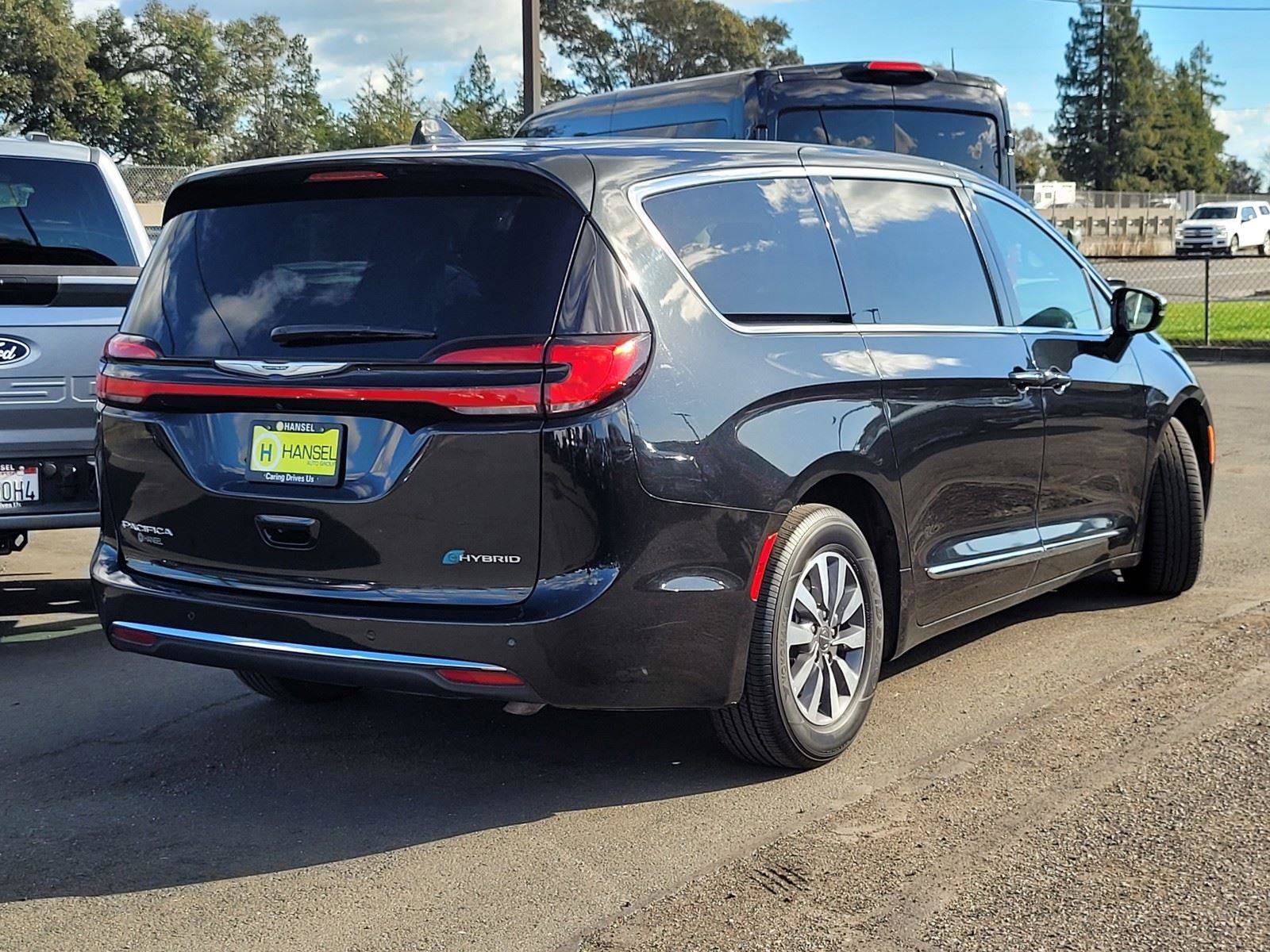 Used 2023 Chrysler Pacifica Limited image 34