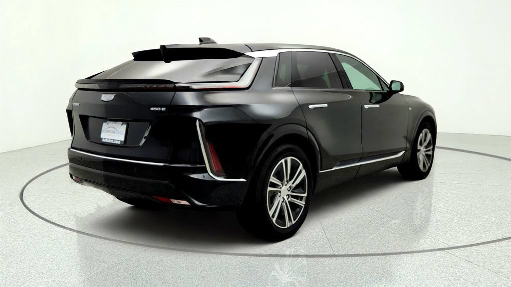 Used 2025 Cadillac Lyriq Luxury w/ LPO, Floor Liner Package RWD image 5