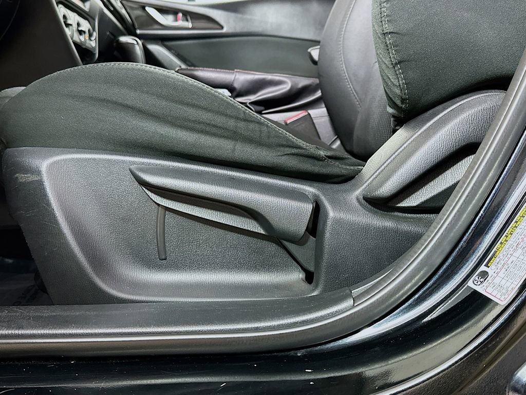 Used 2015 MAZDA MAZDA3 i Touring image 23