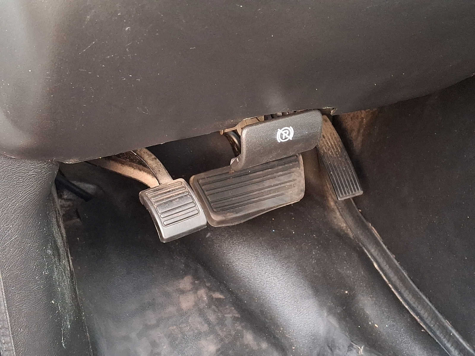 Used 2016 Chevrolet Express 3500 RWD image 25