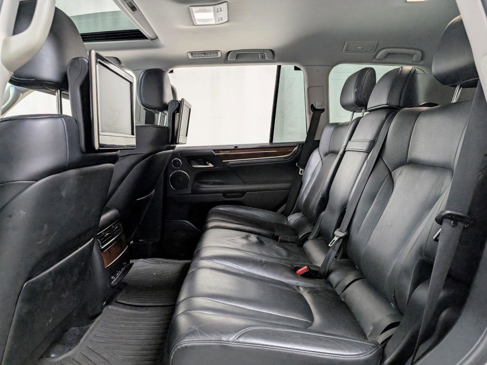 Used 2018 Lexus LX 570 4WD w/ Luxury Package image 19