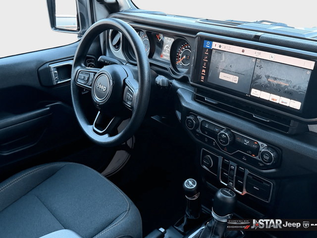 Used 2025 Jeep Gladiator Sport AWD/4WD image 22