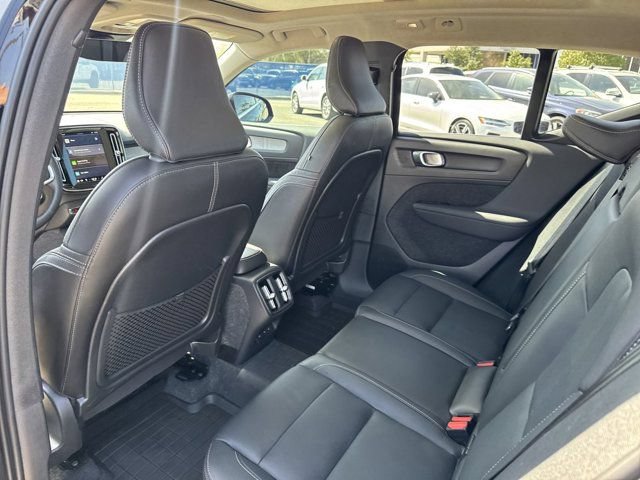 Certified 2025 Volvo XC40 B5 Core w/ Protection Package Premier AWD/4WD image 20