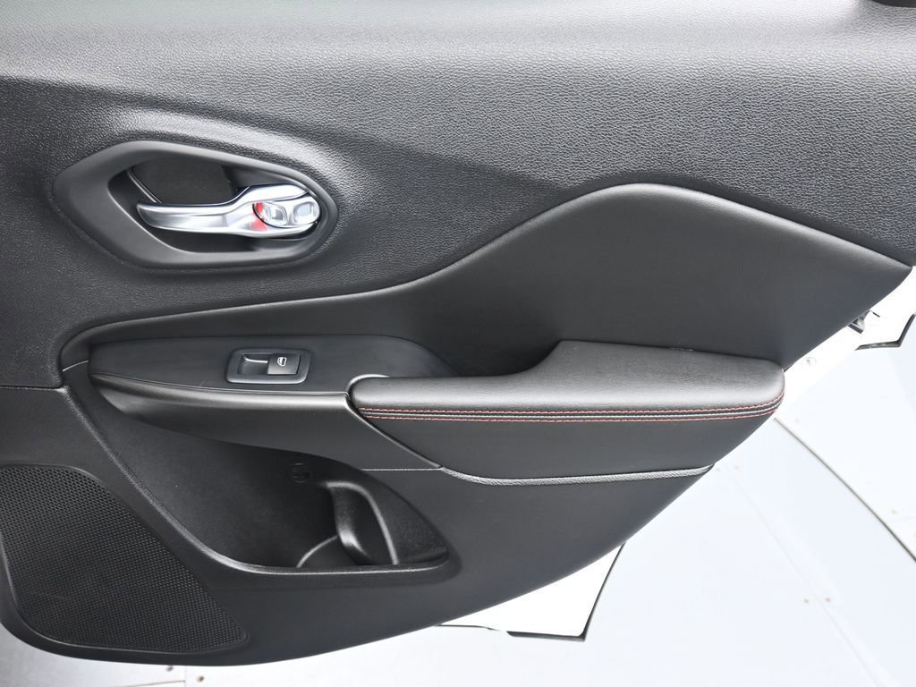 Used 2022 Jeep Cherokee Trailhawk w/ Comfort/Convenience Group image 16