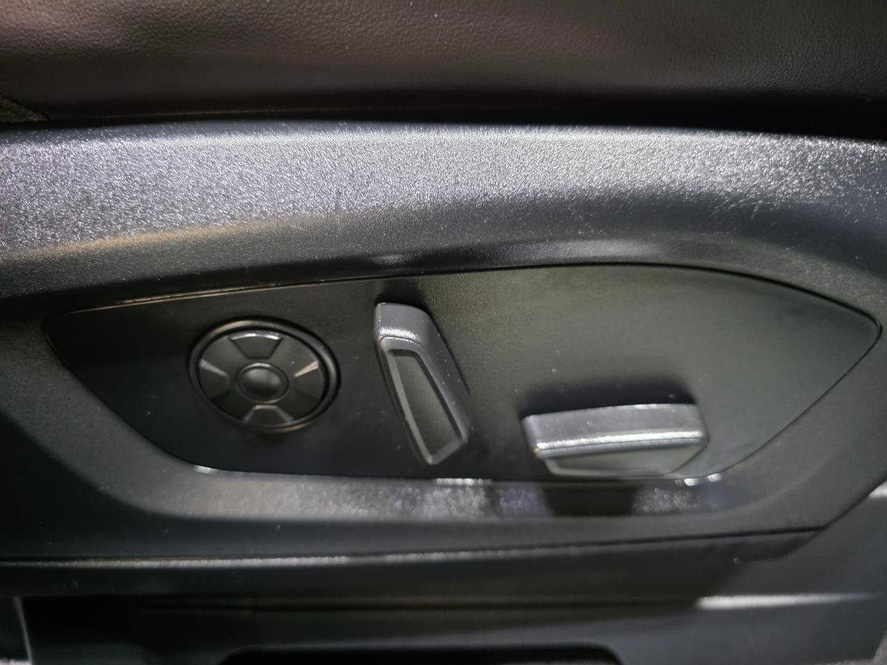 Used 2025 Ford Explorer Platinum w/ LUX Leather Package image 30