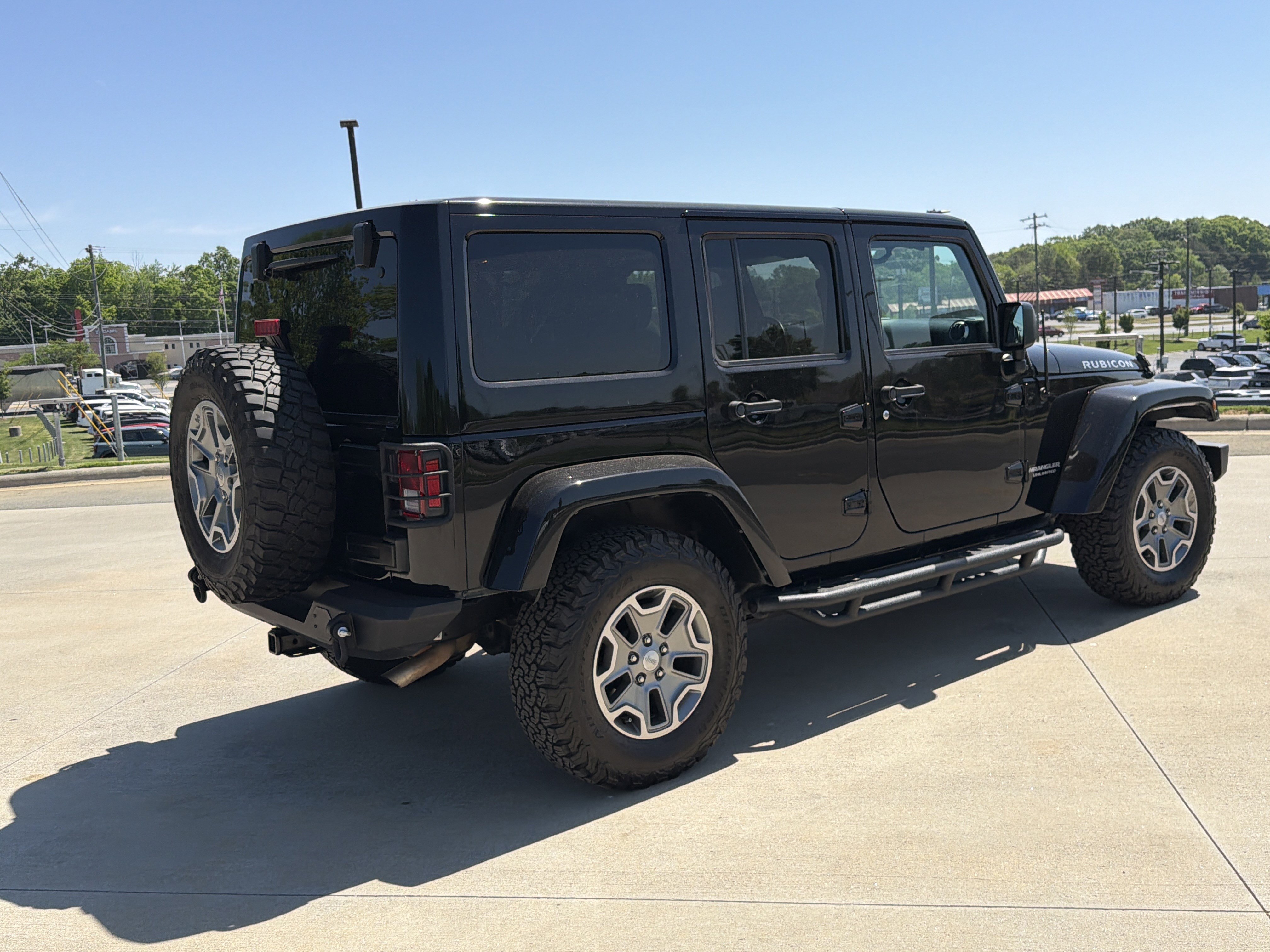 Used 2016 Jeep Wrangler Unlimited Rubicon w/ Connectivity Group image 36