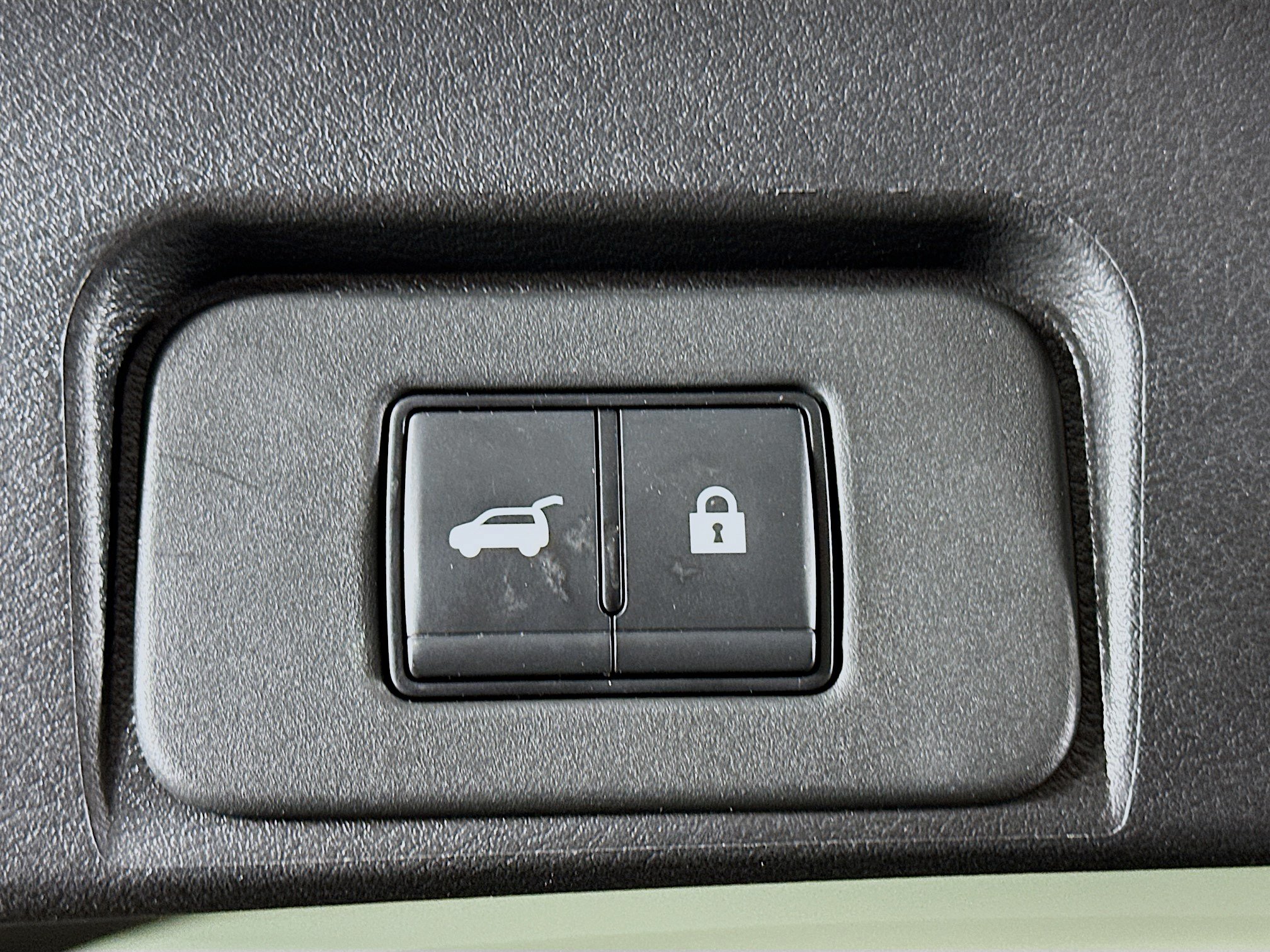 Used 2025 Nissan Rogue SV AWD/4WD image 28
