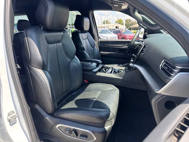Used 2024 Jeep Wagoneer Series III AWD/4WD image 11