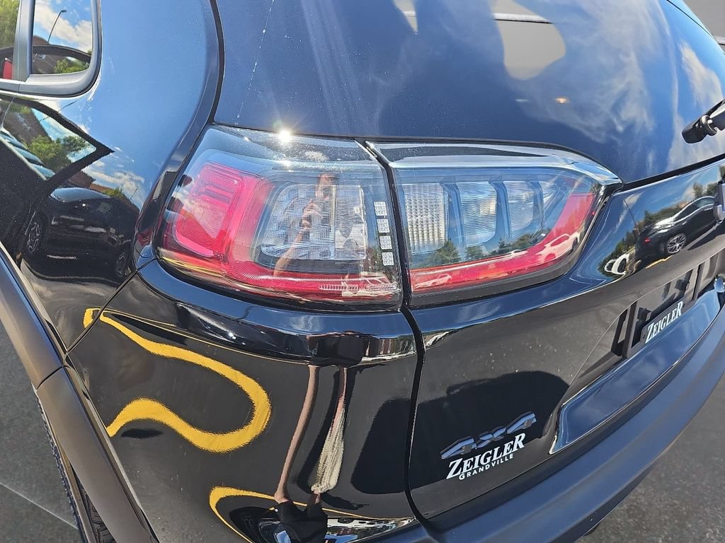 Used 2022 Jeep Cherokee Trailhawk AWD/4WD image 32