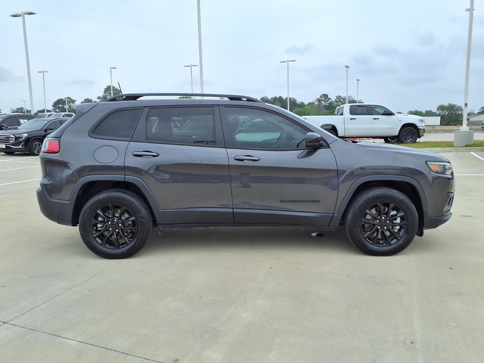 Used 2023 Jeep Cherokee Altitude Lux AWD/4WD image 5