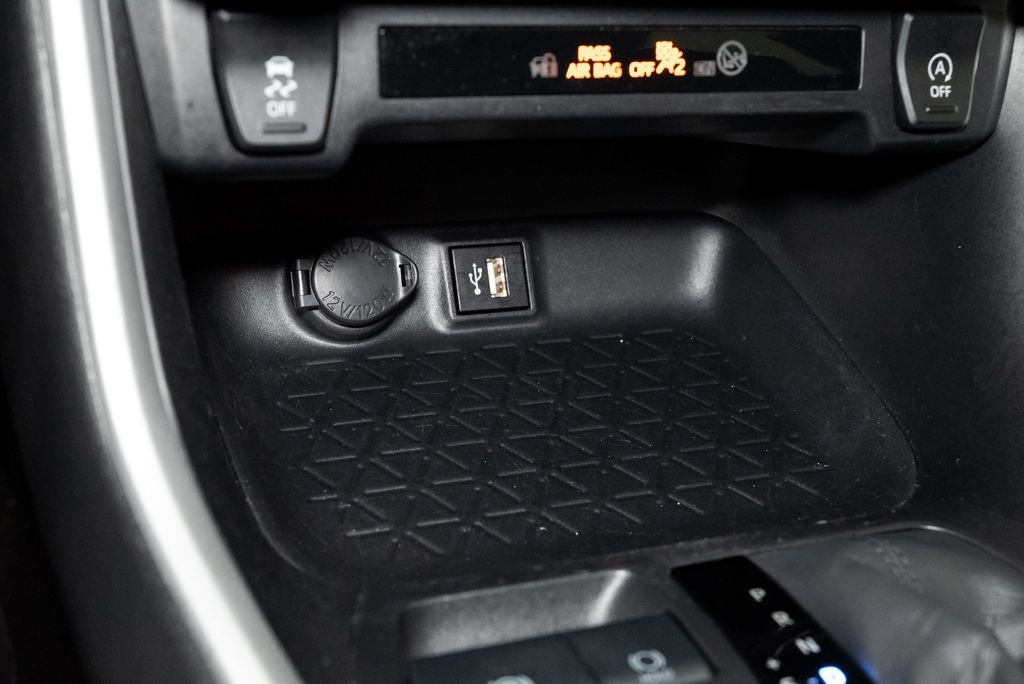 Used 2025 Toyota RAV4 XLE AWD/4WD image 18