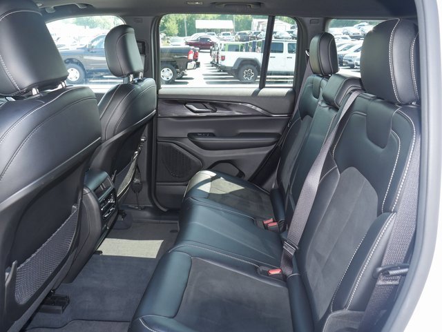 Used 2023 Jeep Grand Cherokee Altitude image 26