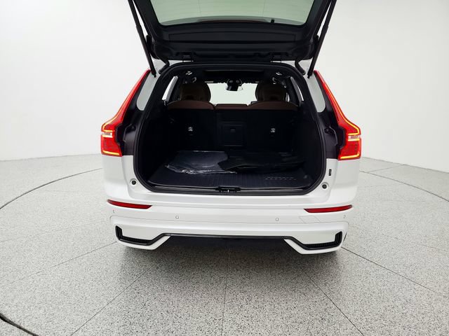 Certified 2023 Volvo XC60 B5 Plus w/ Climate Package AWD/4WD image 15