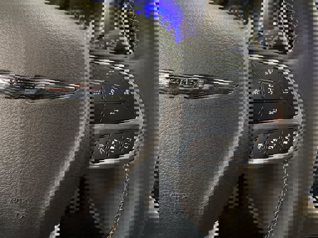 Used 2024 Chrysler Pacifica Touring-L image 21