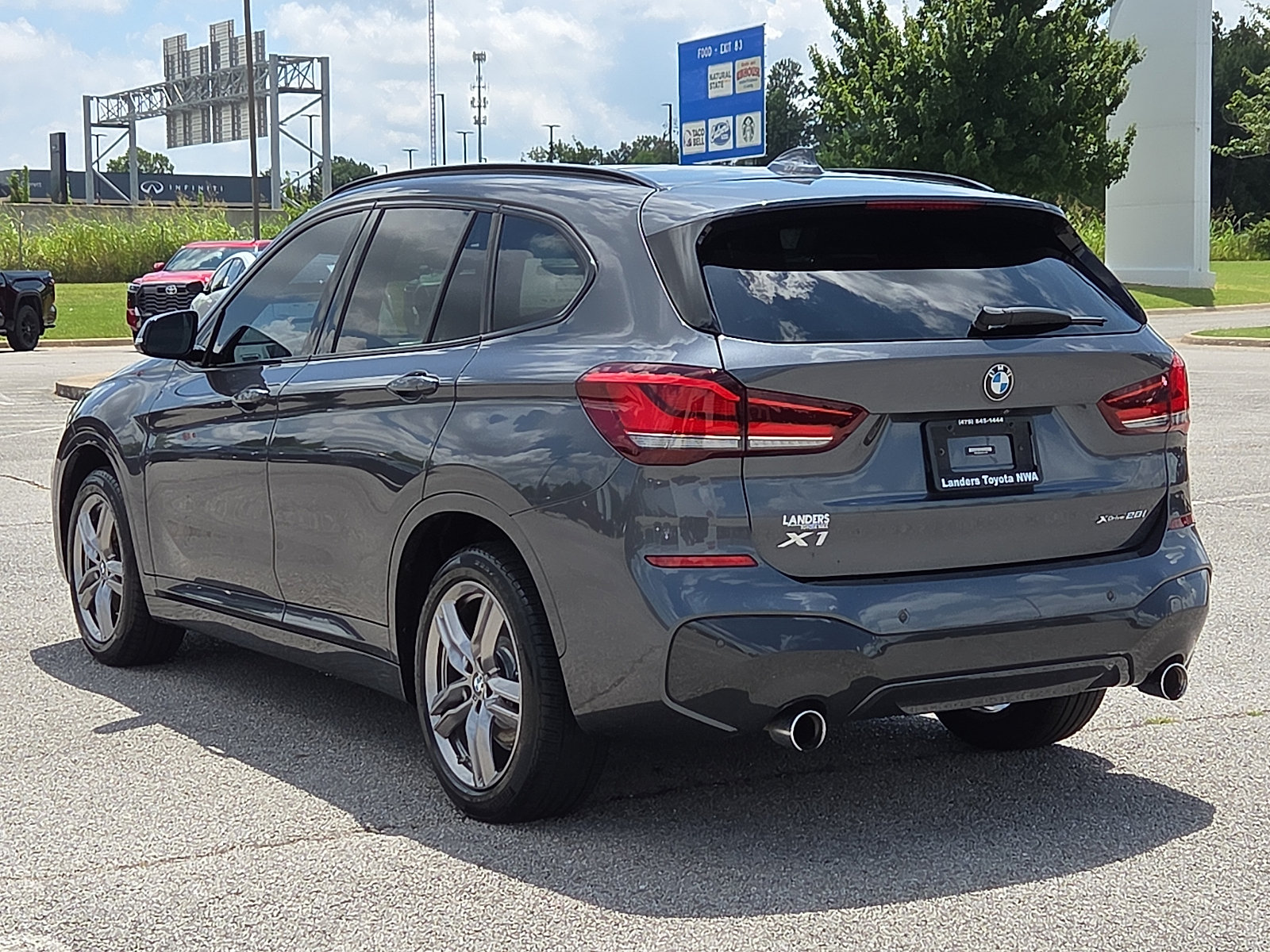 Used 2022 BMW X1 xDrive28i w/ M Sport Package AWD/4WD image 4