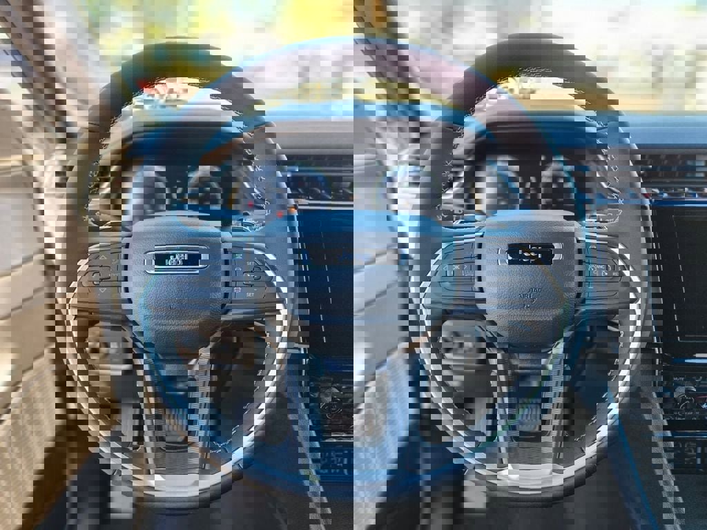 New 2025 Jeep Grand Cherokee Altitude image 25